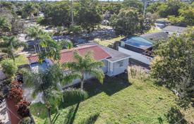 Şehir içinde müstakil ev – North Miami, Florida, Amerika Birleşik Devletleri. $550,000