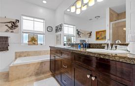 3 odalılar şehir içinde müstakil ev 216 m² Miami'de, Amerika Birleşik Devletleri. $975,000