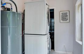 3 odalılar şehir içinde müstakil ev 118 m² Miami'de, Amerika Birleşik Devletleri. $610,000