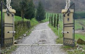 31 odalılar villa Castelnuovo di Garfagnana'da, İtalya. 3,300,000 €