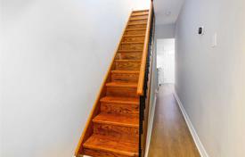 3 odalılar konak Old Toronto'da, Kanada. C$1,615,000