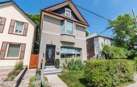 7 odalılar şehir içinde müstakil ev Old Toronto'da, Kanada. C$1,676,000