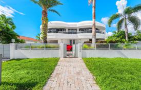 Şehir içinde müstakil ev – North Miami Beach, Florida, Amerika Birleşik Devletleri. $5,600,000