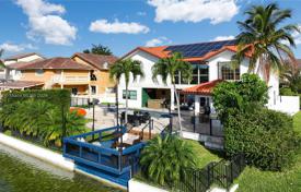 Şehir içinde müstakil ev – Hialeah, Florida, Amerika Birleşik Devletleri. $1,849,000