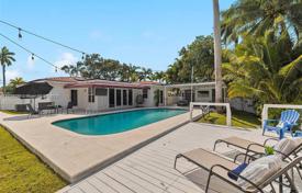 4 odalılar şehir içinde müstakil ev 214 m² Miami'de, Amerika Birleşik Devletleri. $1,300,000