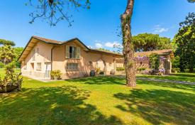 18 odalılar villa Massa'da, İtalya. 4,500,000 €