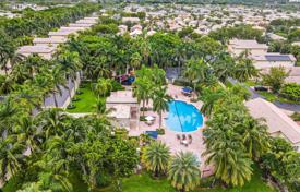 Şehir içinde müstakil ev – Doral, Florida, Amerika Birleşik Devletleri. $779,000