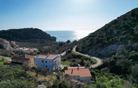 Arsa Petrovac'ta, Karadağ. 430,000 €