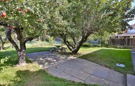 12 odalılar şehir içinde müstakil ev North York'da, Kanada. C$1,865,000