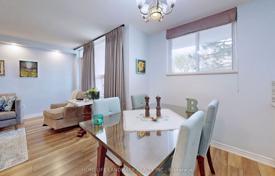 8 odalılar daire North York'da, Kanada. C$905,000