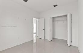 4 odalılar şehir içinde müstakil ev 169 m² Miami'de, Amerika Birleşik Devletleri. $987,000
