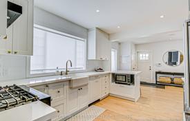 8 odalılar şehir içinde müstakil ev North York'da, Kanada. C$1,839,000