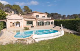 7 odalılar villa Roquefort-les-Pins'da, Fransa. 1,695,000 €
