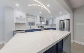 4 odalılar şehir içinde müstakil ev Scarborough'da, Kanada. C$1,629,000