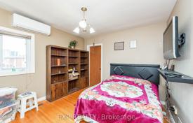 11 odalılar şehir içinde müstakil ev North York'da, Kanada. C$1,812,000