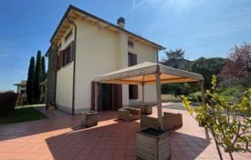 5 odalılar villa 450 m² Quarrata'da, İtalya. 1,200,000 €