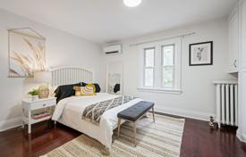 8 odalılar şehir içinde müstakil ev North York'da, Kanada. C$1,543,000