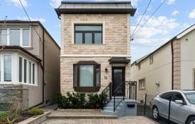 4 odalılar şehir içinde müstakil ev East York'da, Kanada. C$1,462,000