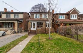 8 odalılar şehir içinde müstakil ev Old Toronto'da, Kanada. C$1,873,000