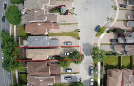 15 odalılar şehir içinde müstakil ev Scarborough'da, Kanada. C$1,998,000