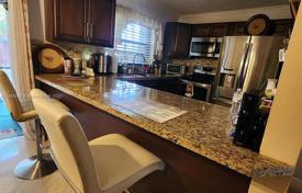 Şehir içinde müstakil ev – Pembroke Pines, Broward, Florida,  Amerika Birleşik Devletleri. $424,000