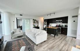 5 odalılar daire The Queensway'da, Kanada. C$992,000