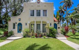 Yazlık ev – Harrison Street, Hollywood, Florida,  Amerika Birleşik Devletleri. 741,000 €