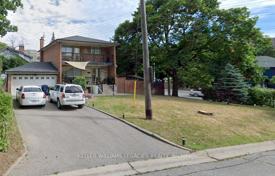 9 odalılar şehir içinde müstakil ev Etobicoke'de, Kanada. C$2,388,000