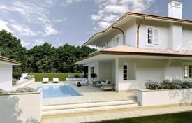 12 odalılar villa Forte dei Marmi'de, İtalya. 5,000,000 €