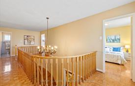 9 odalılar şehir içinde müstakil ev Etobicoke'de, Kanada. C$1,940,000