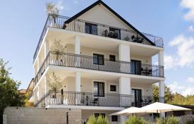 8 odalılar villa 424 m² Tivat city'da, Karadağ. 1,295,000 €