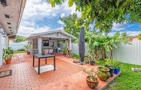 4 odalılar şehir içinde müstakil ev 259 m² Miami'de, Amerika Birleşik Devletleri. $600,000