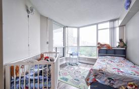 7 odalılar daire Etobicoke'de, Kanada. C$893,000