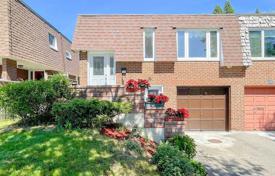 4 odalılar konak North York'da, Kanada. C$1,005,000