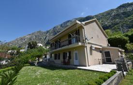5 odalılar villa 219 m² Dobrota'da, Karadağ. 720,000 €