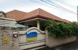 3 odalılar şehir içinde müstakil ev 240 m² Chonburi'de, Tayland. $191,000