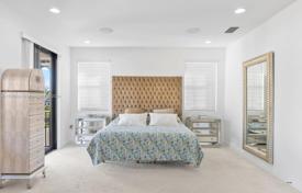 4 odalılar şehir içinde müstakil ev 345 m² Miami'de, Amerika Birleşik Devletleri. $1,049,000