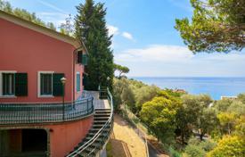 17 odalılar villa Lavagna'da, İtalya. 1,550,000 €