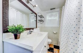 16 odalılar şehir içinde müstakil ev Scarborough'da, Kanada. C$2,572,000