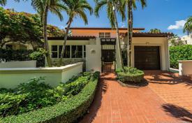 Yazlık ev – Coral Gables, Florida, Amerika Birleşik Devletleri. $810,000