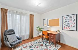 3 odalılar şehir içinde müstakil ev Etobicoke'de, Kanada. C$1,300,000
