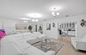 3 odalılar şehir içinde müstakil ev 303 m² Miami'de, Amerika Birleşik Devletleri. $795,000