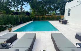3 odalılar şehir içinde müstakil ev 156 m² Miami'de, Amerika Birleşik Devletleri. $1,550,000