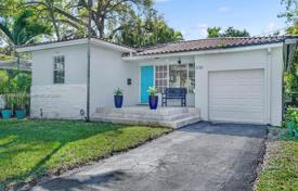 Şehir içinde müstakil ev – Coral Gables, Florida, Amerika Birleşik Devletleri. $1,649,000