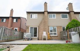 3 odalılar konak Scarborough'da, Kanada. C$1,129,000