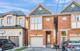 5 odalılar şehir içinde müstakil ev North York'da, Kanada. C$1,345,000