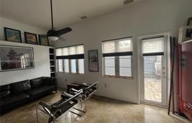 2 odalılar şehir içinde müstakil ev 141 m² Miami'de, Amerika Birleşik Devletleri. $2,309,000