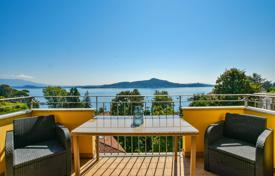 4 odalılar daire Meina'da, İtalya. 560,000 €
