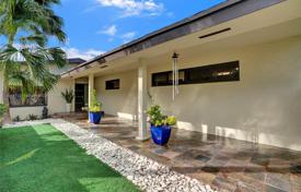 3 odalılar şehir içinde müstakil ev 347 m² Miami'de, Amerika Birleşik Devletleri. $1,250,000
