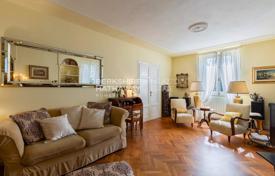 5 odalılar villa Pietrasanta'da, İtalya. Price on request